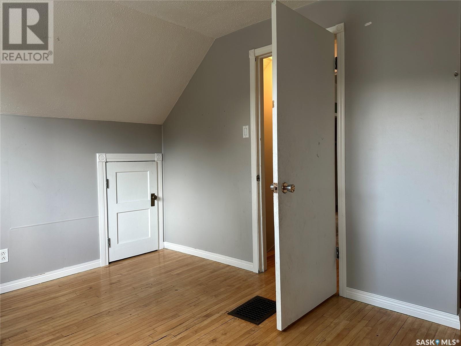 515 King Street, Weyburn, Saskatchewan  S4H 0P8 - Photo 16 - SK013847