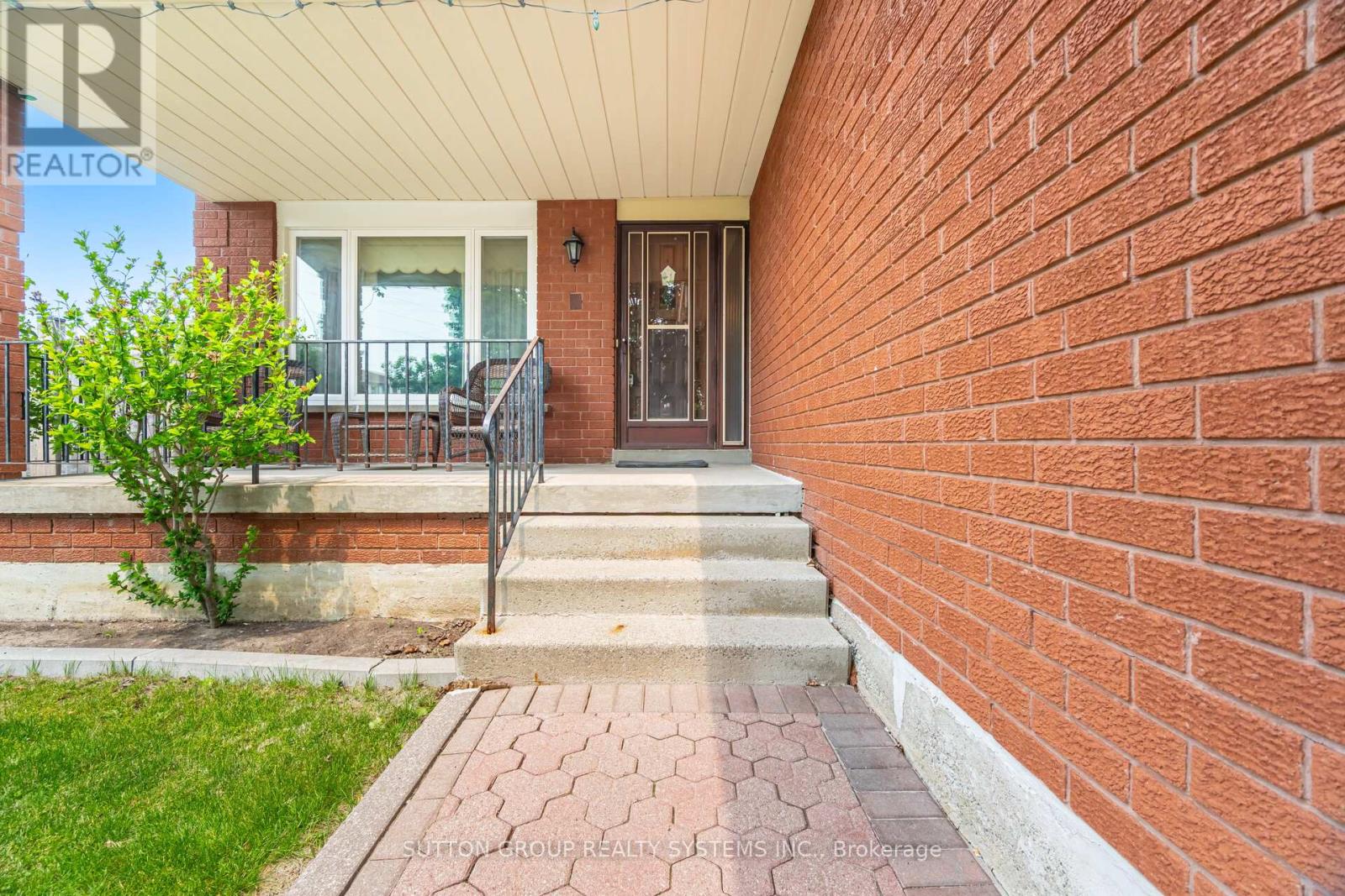 Property at 70 AMARETTO COURT image 4