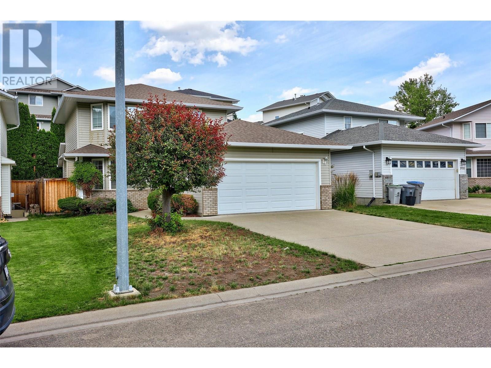 Property at 1927 Fir Place image 3
