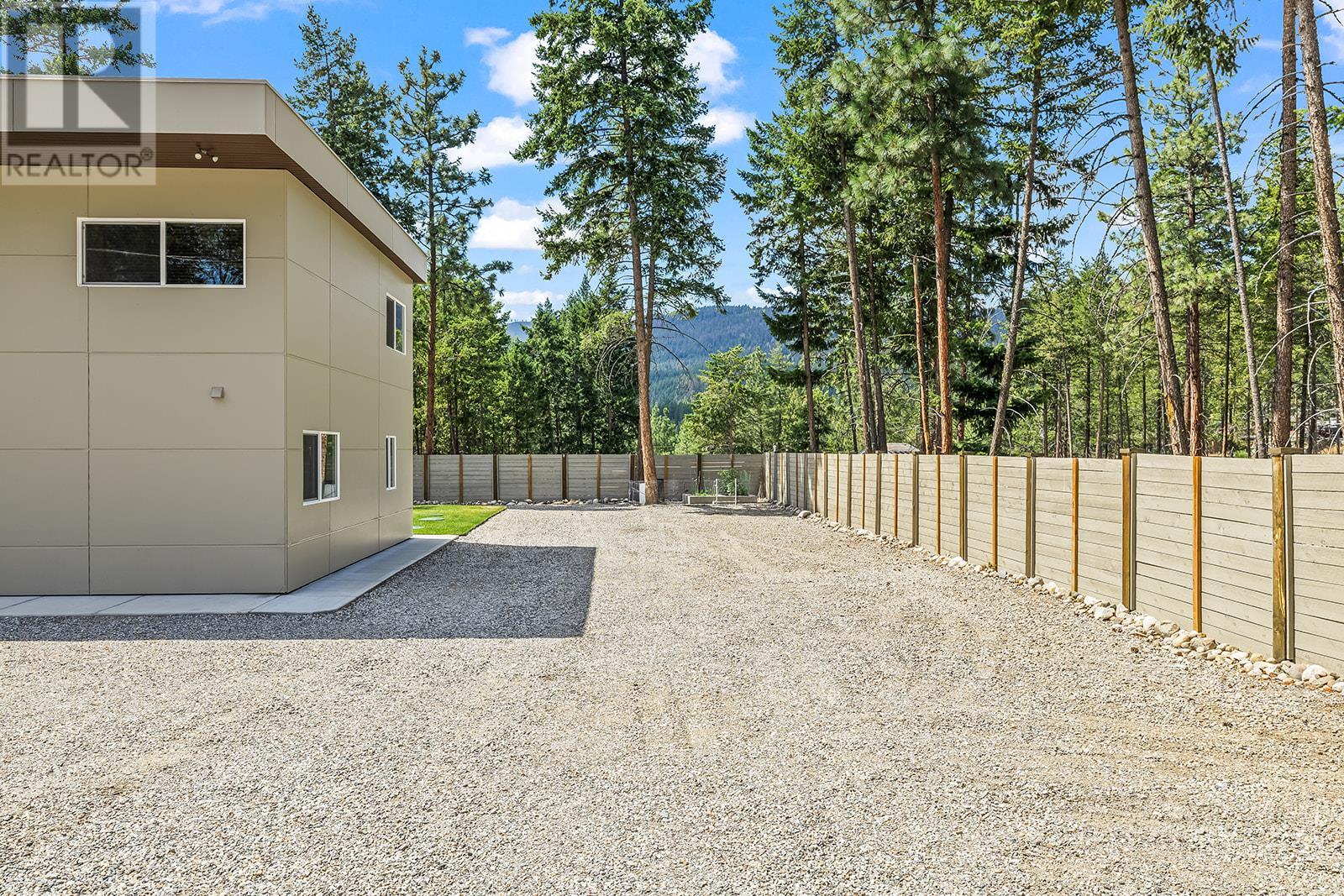 7141 Dunwaters Road, Kelowna, British Columbia  V1Z 3W5 - Photo 6 - 10357073