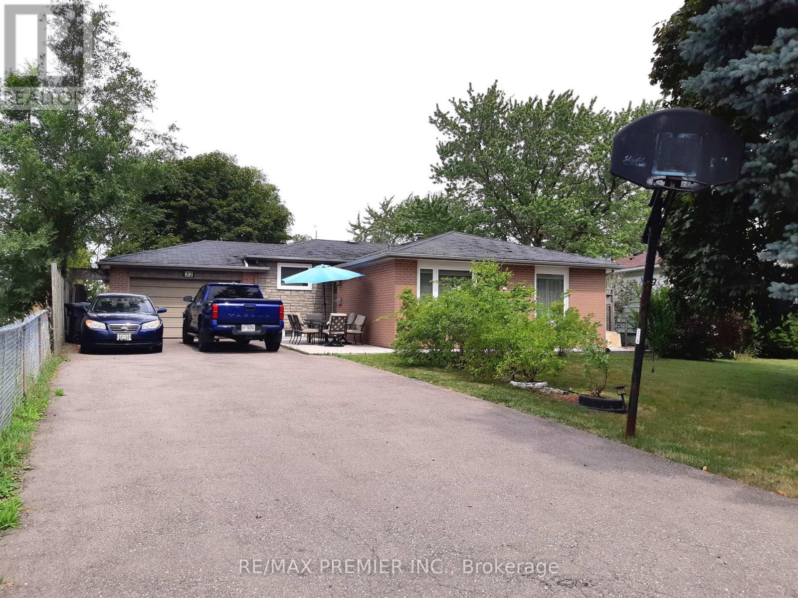 32 Dunblaine Crescent, Brampton (Southgate), Ontario  L6T 3H2 - Photo 1 - W12310937
