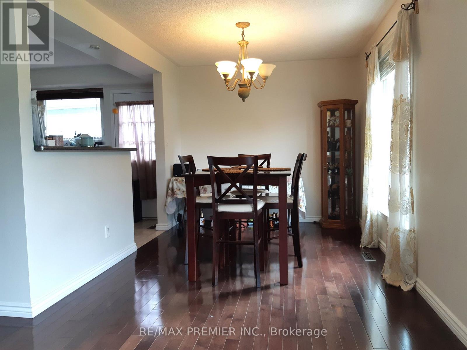 32 Dunblaine Crescent, Brampton (Southgate), Ontario  L6T 3H2 - Photo 12 - W12310937