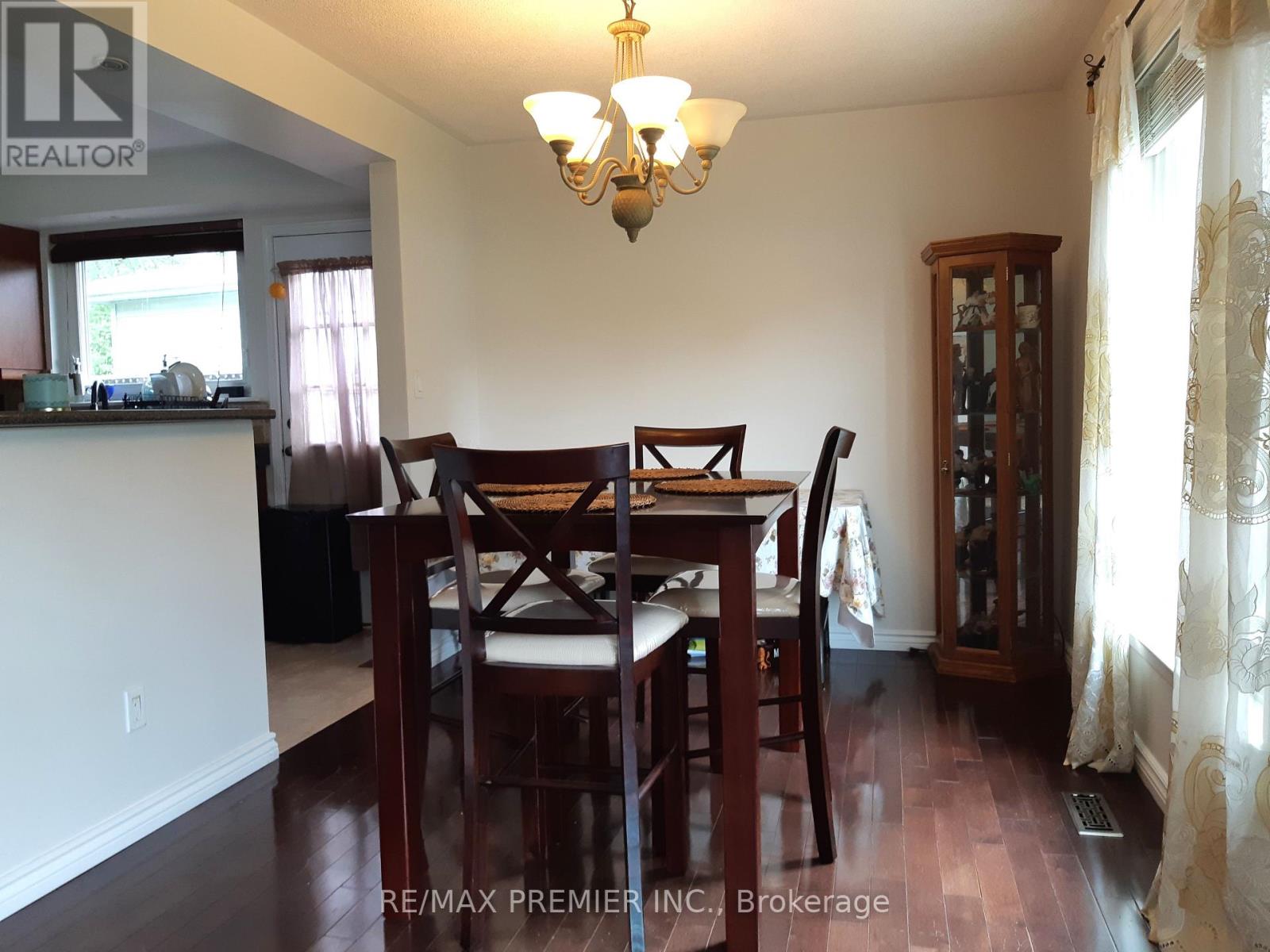 32 Dunblaine Crescent, Brampton (Southgate), Ontario  L6T 3H2 - Photo 14 - W12310937