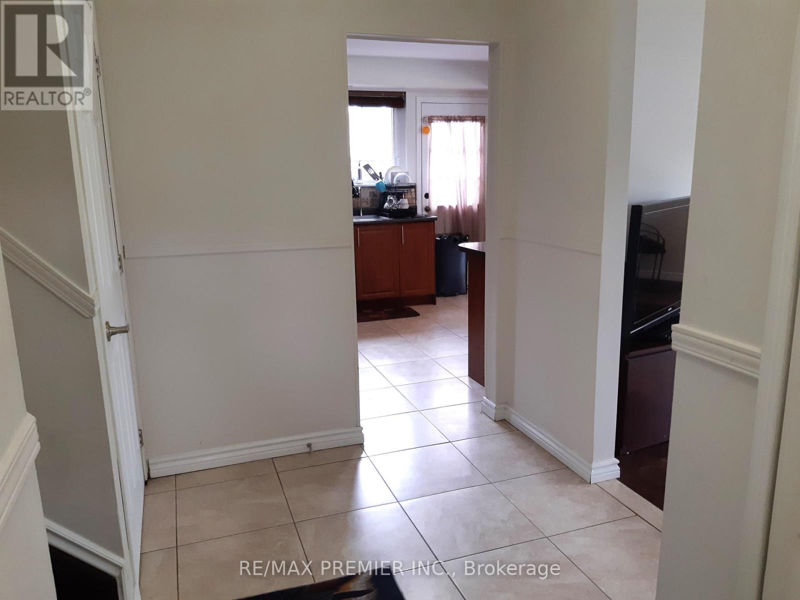 32 Dunblaine Crescent, Brampton (Southgate), Ontario  L6T 3H2 - Photo 16 - W12310937