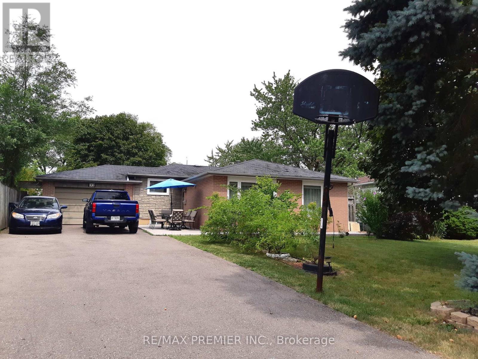 32 Dunblaine Crescent, Brampton (Southgate), Ontario  L6T 3H2 - Photo 2 - W12310937
