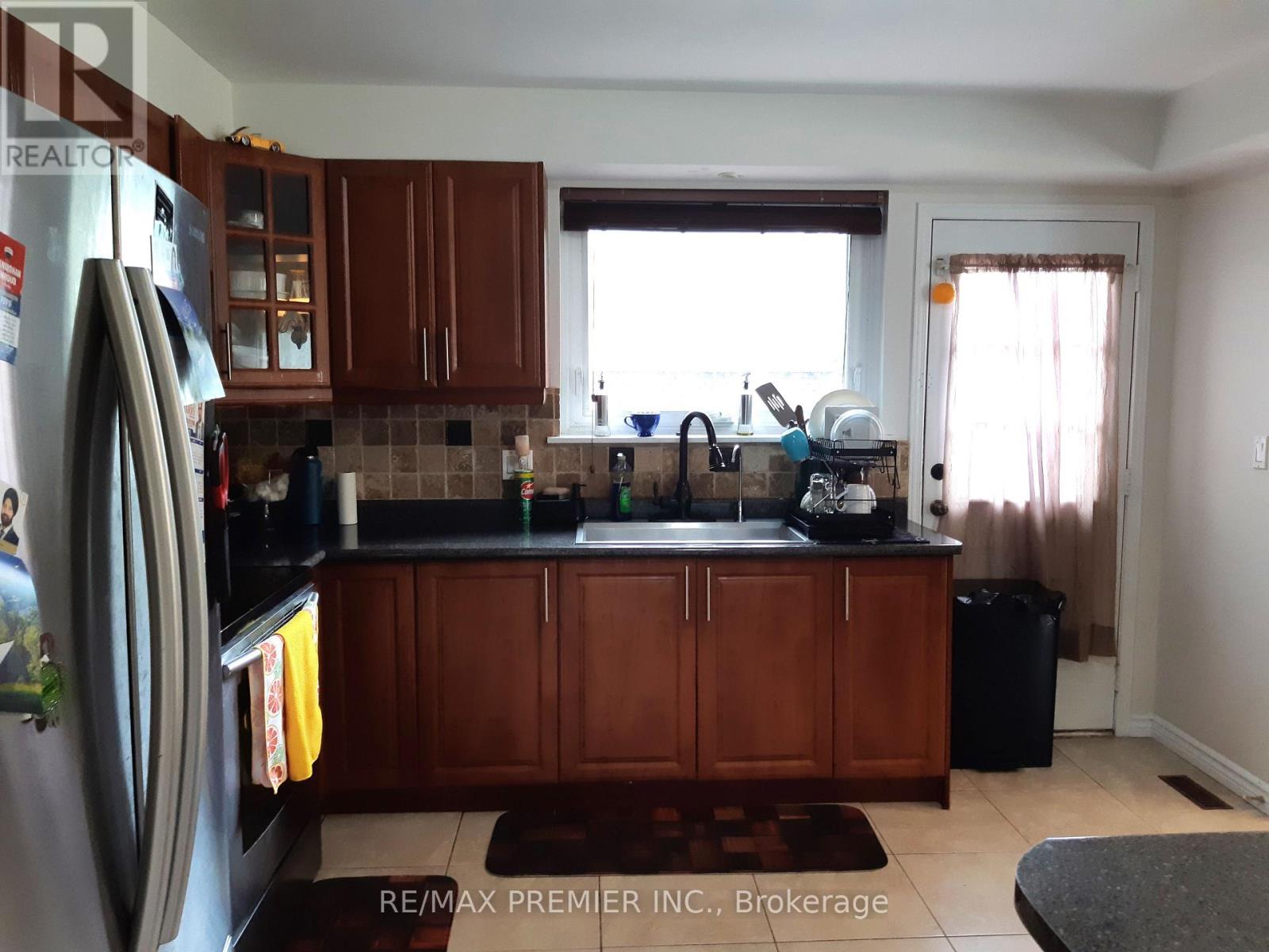 32 Dunblaine Crescent, Brampton (Southgate), Ontario  L6T 3H2 - Photo 21 - W12310937