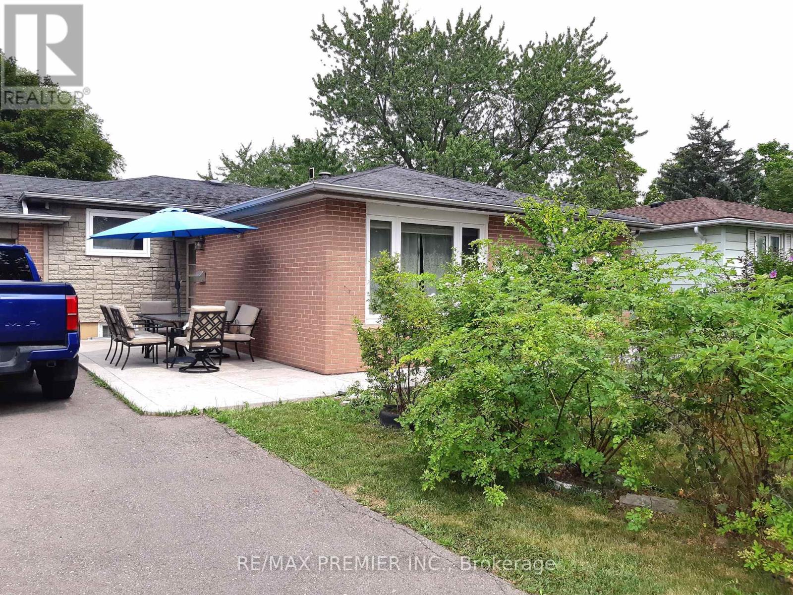 32 Dunblaine Crescent, Brampton (Southgate), Ontario  L6T 3H2 - Photo 4 - W12310937