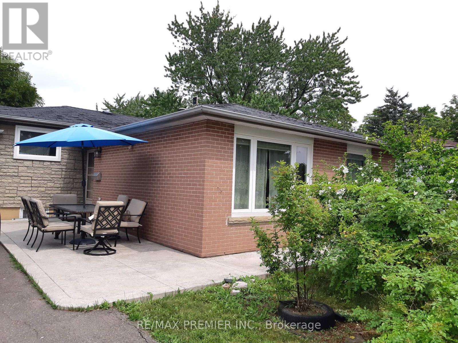 32 Dunblaine Crescent, Brampton (Southgate), Ontario  L6T 3H2 - Photo 5 - W12310937