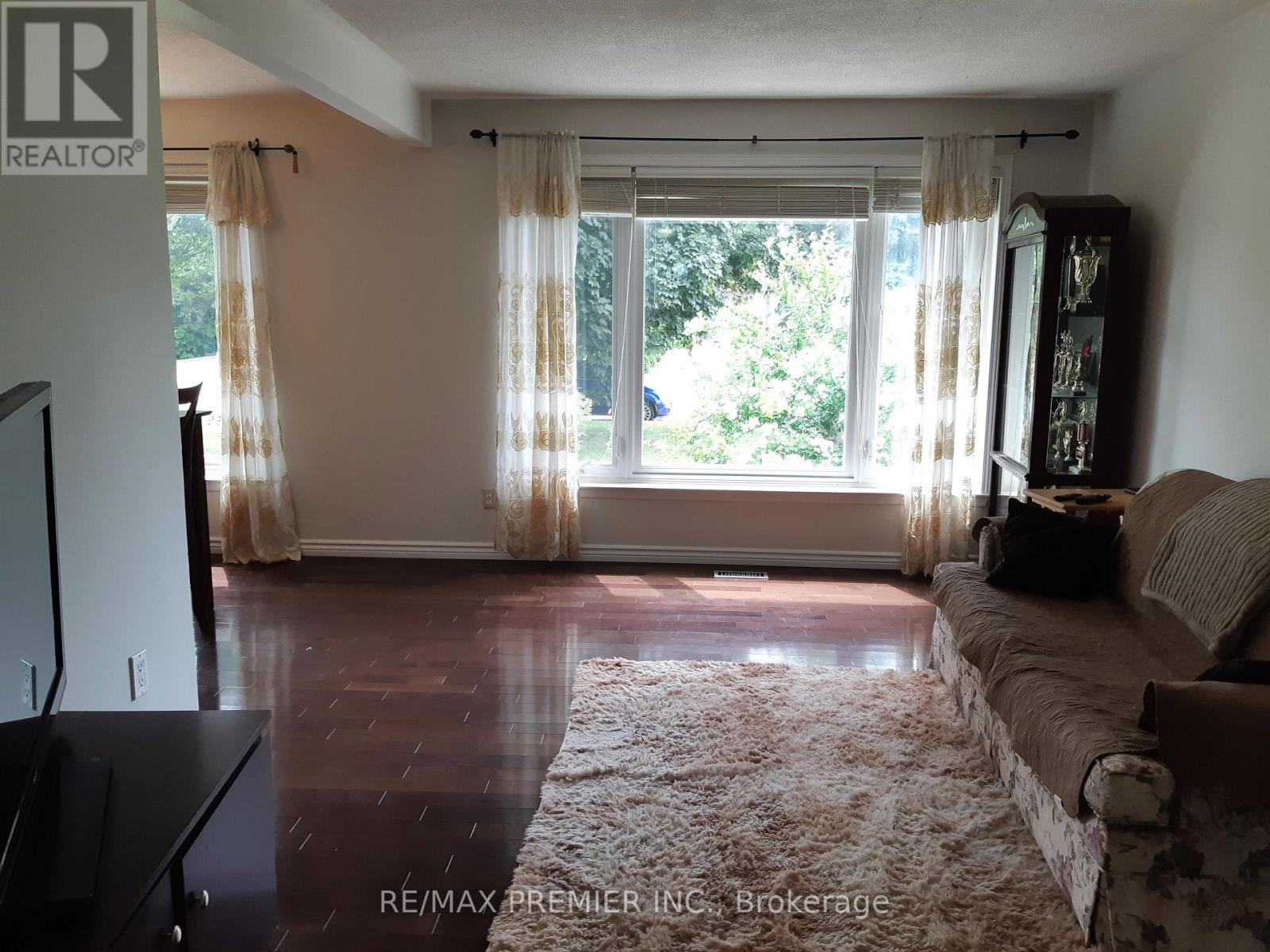 32 Dunblaine Crescent, Brampton (Southgate), Ontario  L6T 3H2 - Photo 7 - W12310937