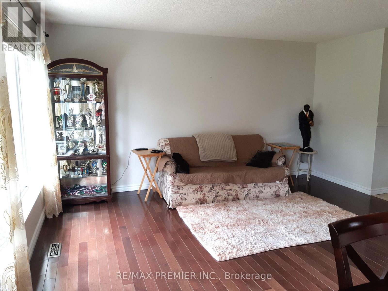 32 Dunblaine Crescent, Brampton (Southgate), Ontario  L6T 3H2 - Photo 8 - W12310937
