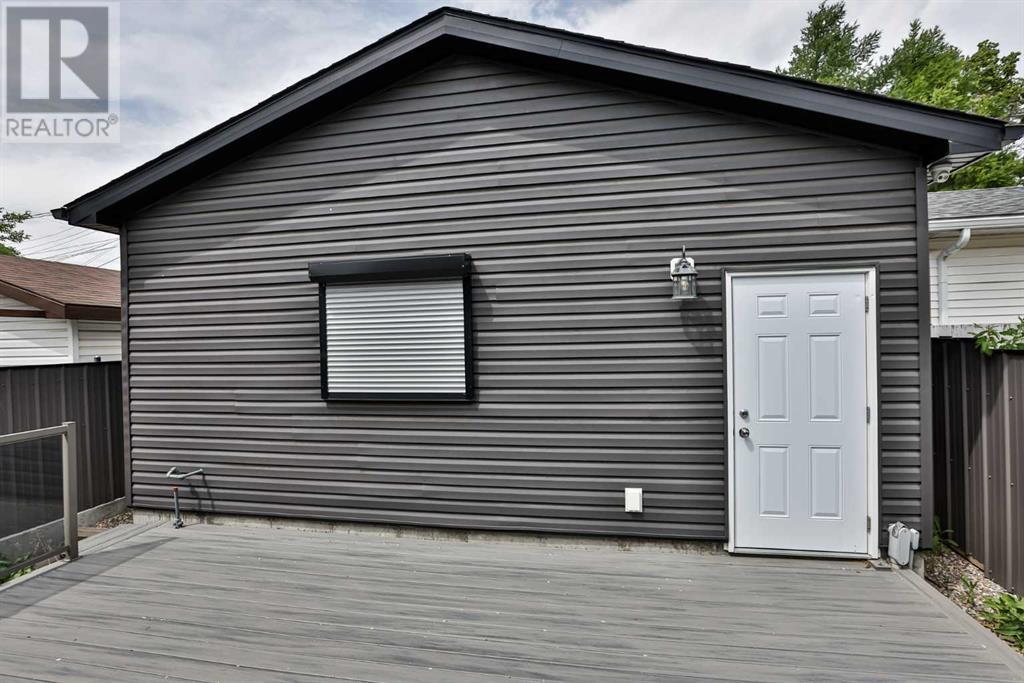Property at 817 8 Avenue S image 2