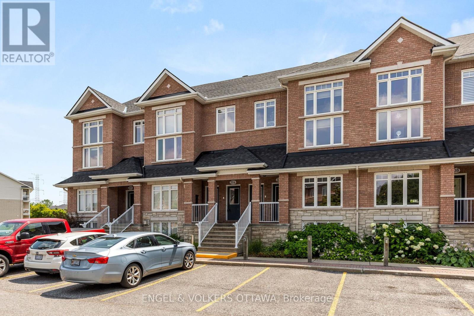 Property at 213 - 314 TIVOLI PRIVATE image 1