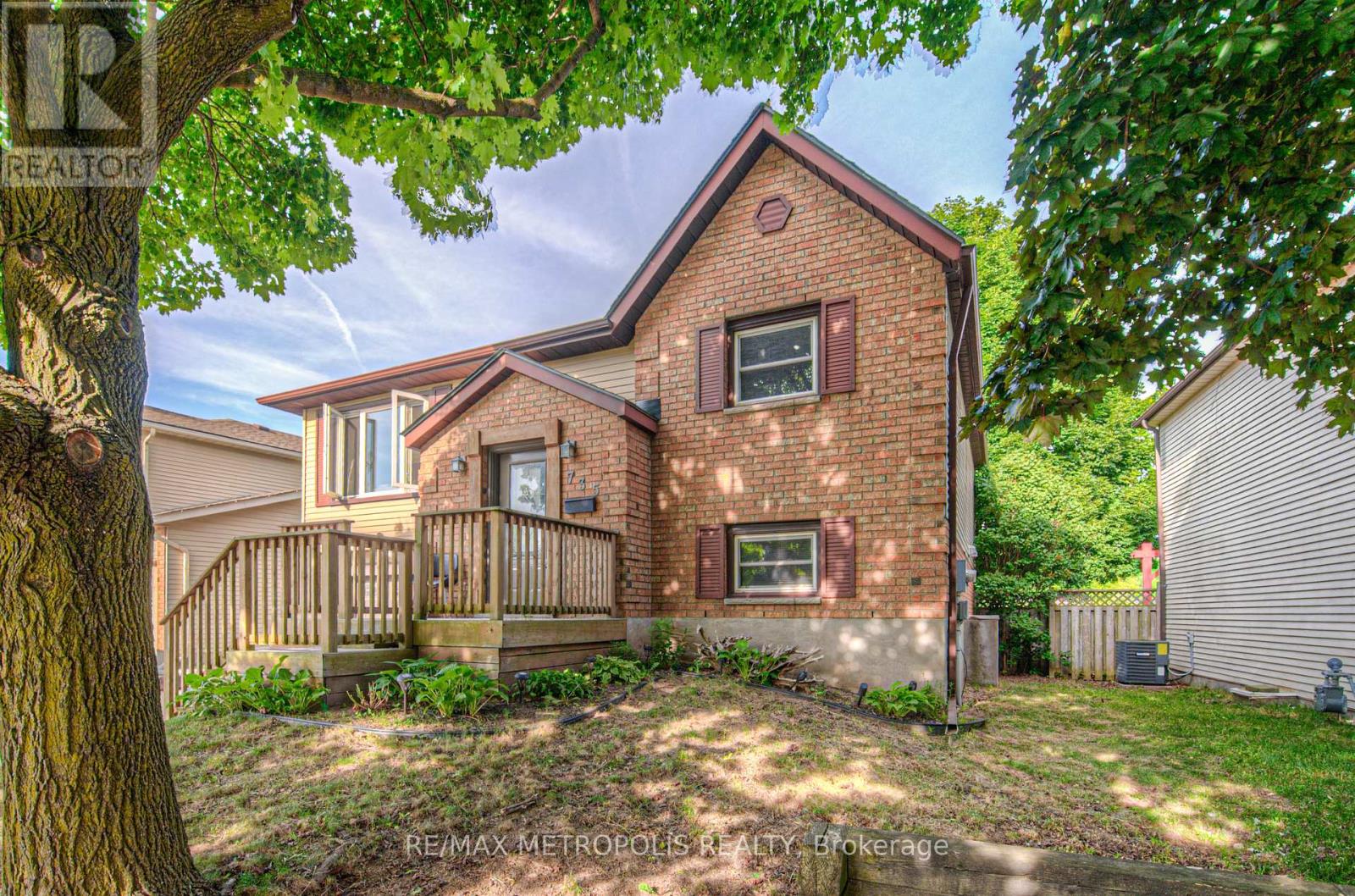 Property at 735 ELGIN STREET N image 3