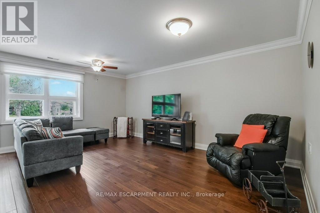 33 Szollosy Circle, Hamilton, Ontario  L9B 1T8 - Photo 20 - X12311031