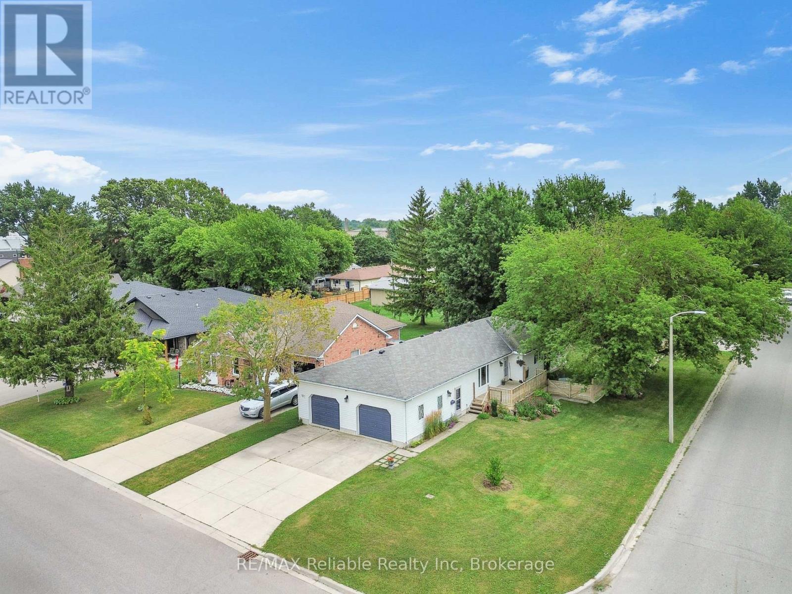 164 Sills Street, Huron East, Ontario  N0K 1W0 - Photo 2 - X12311065