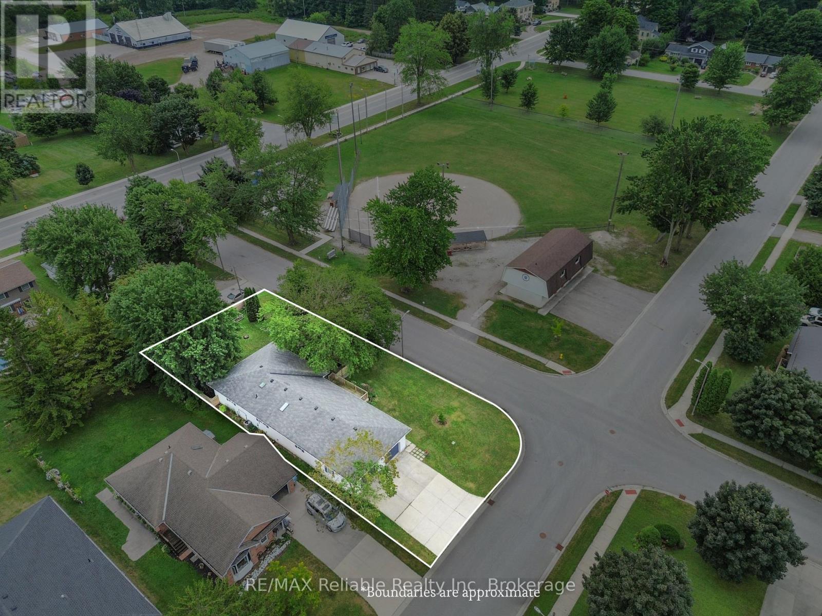 164 Sills Street, Huron East, Ontario  N0K 1W0 - Photo 38 - X12311065