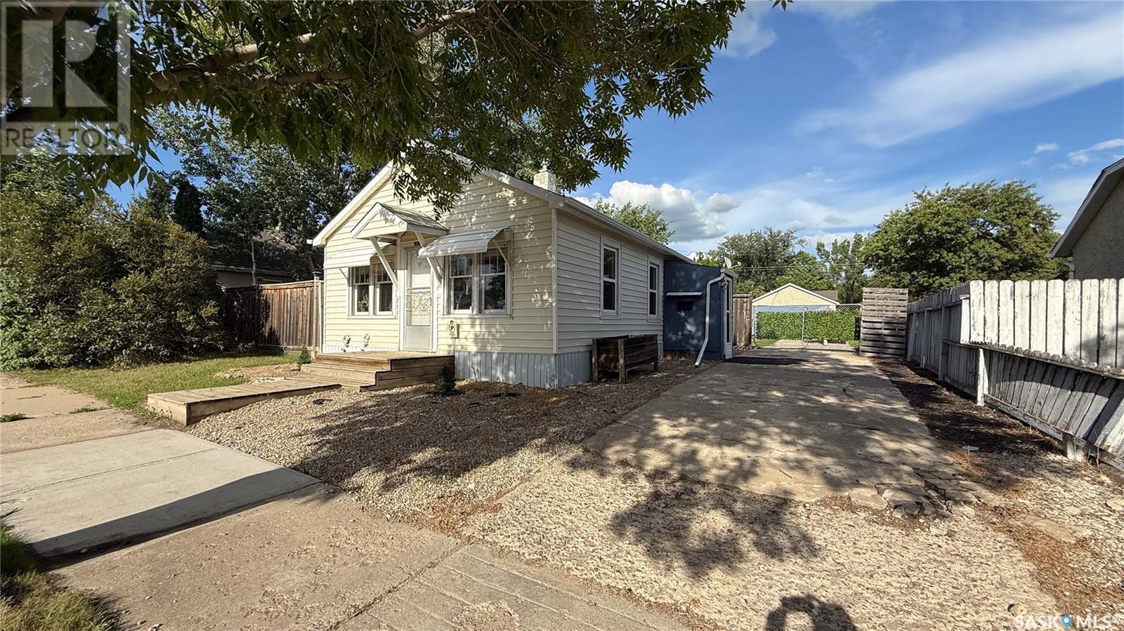 1832 101st Street, North Battleford, Saskatchewan  S9A 1B1 - Photo 2 - SK013968