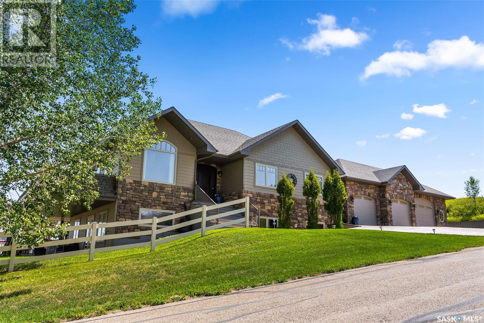 15 Meadow Bay, Lumsden, Saskatchewan  S0G 3C0 - Photo 2 - SK013959