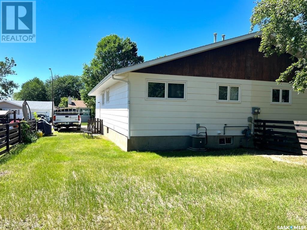 215 Pelletier Drive, Swift Current, Saskatchewan  S9H 4K3 - Photo 14 - SK013956