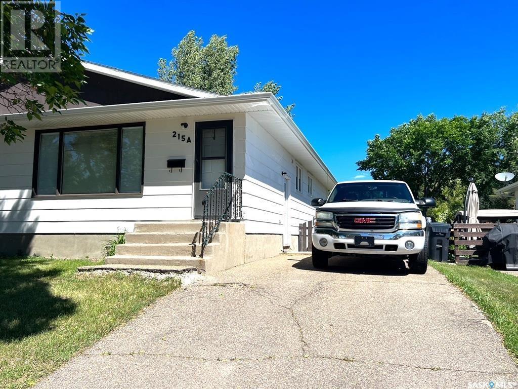 215 Pelletier Drive, Swift Current, Saskatchewan  S9H 4K3 - Photo 2 - SK013956