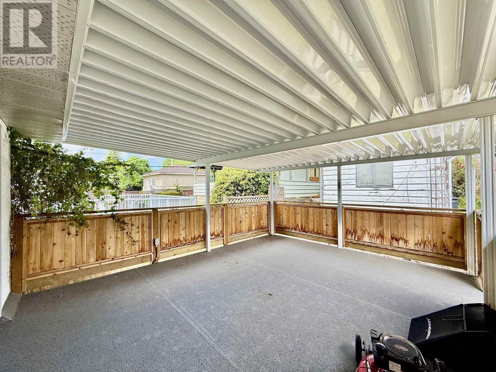 6391 Lougheed Highway, Burnaby, British Columbia  V5B 3A1 - Photo 11 - R3028723