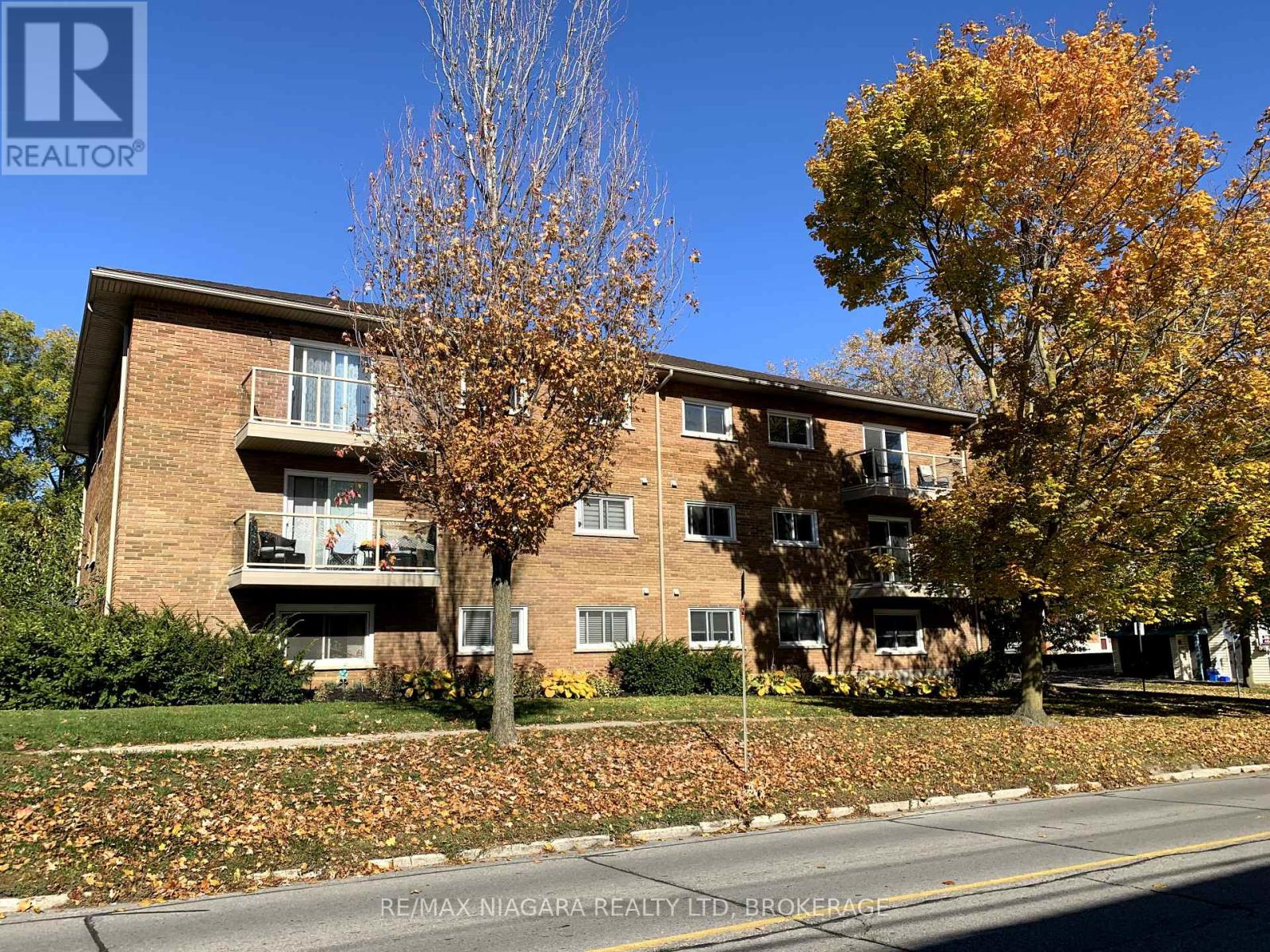 17 Simcoe Street, St. Catharines, Ontario  L2N 5C6 - Photo 1 - X12311155