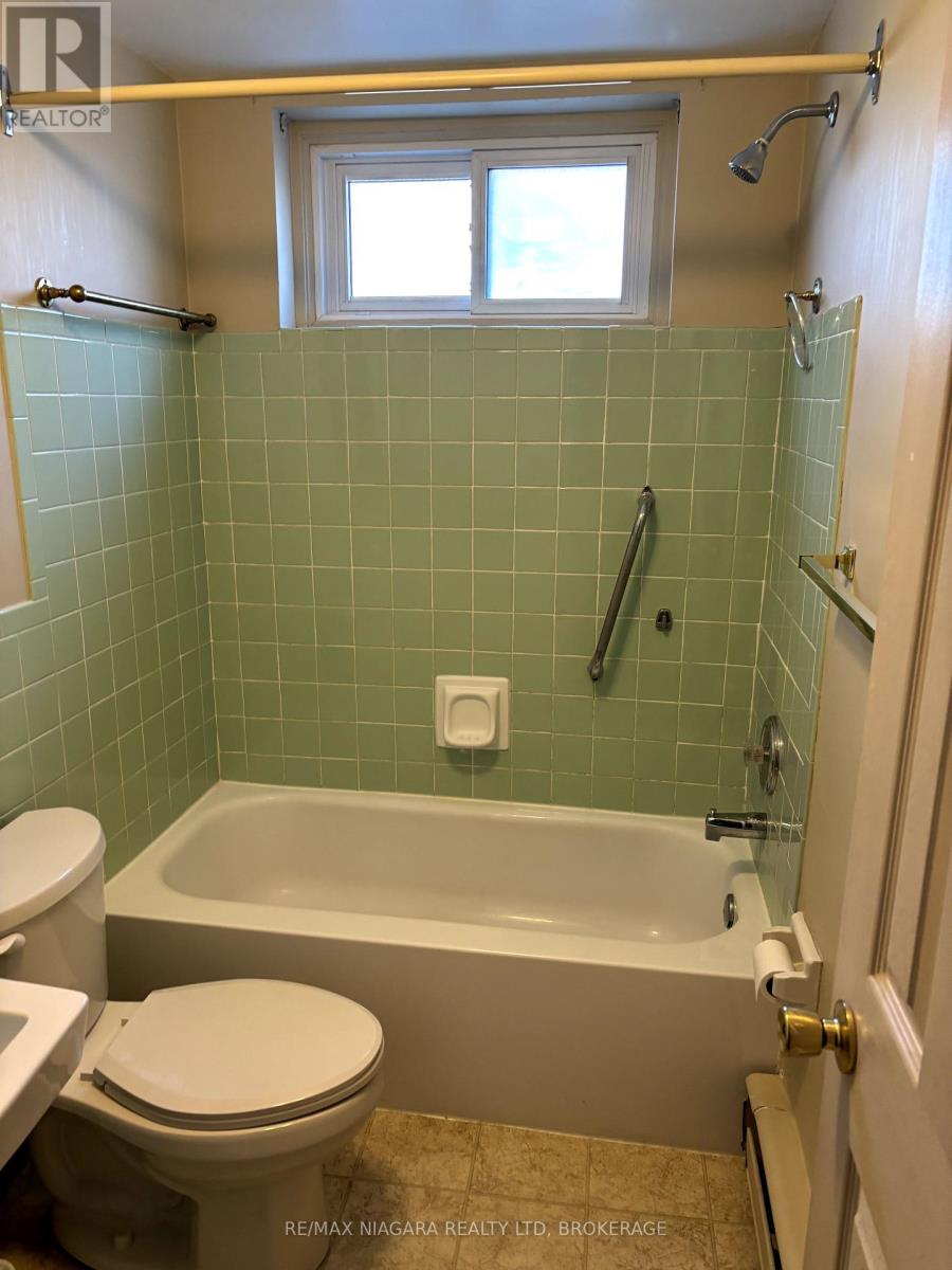 17 Simcoe Street, St. Catharines, Ontario  L2N 5C6 - Photo 11 - X12311155