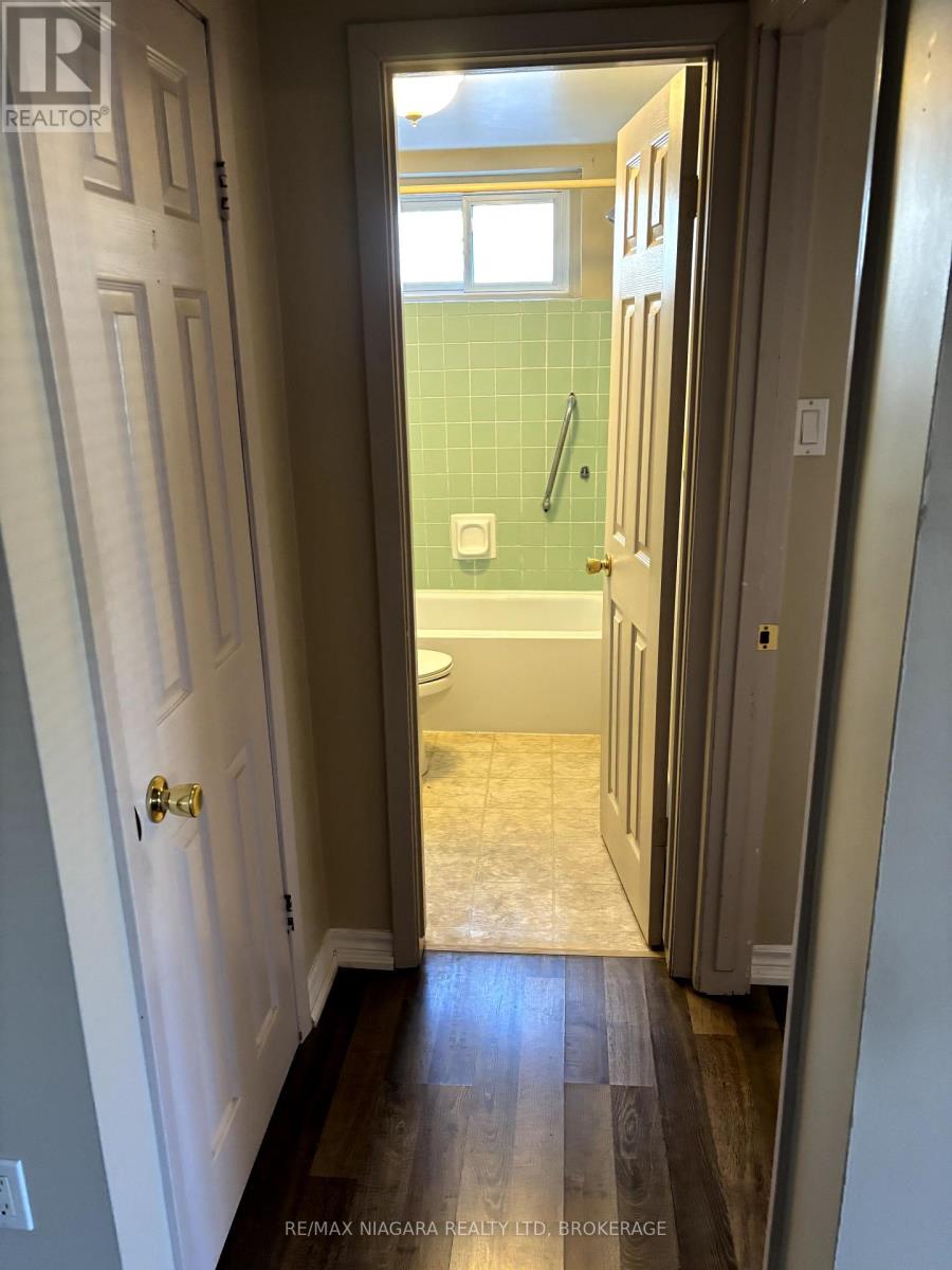17 Simcoe Street, St. Catharines, Ontario  L2N 5C6 - Photo 7 - X12311155