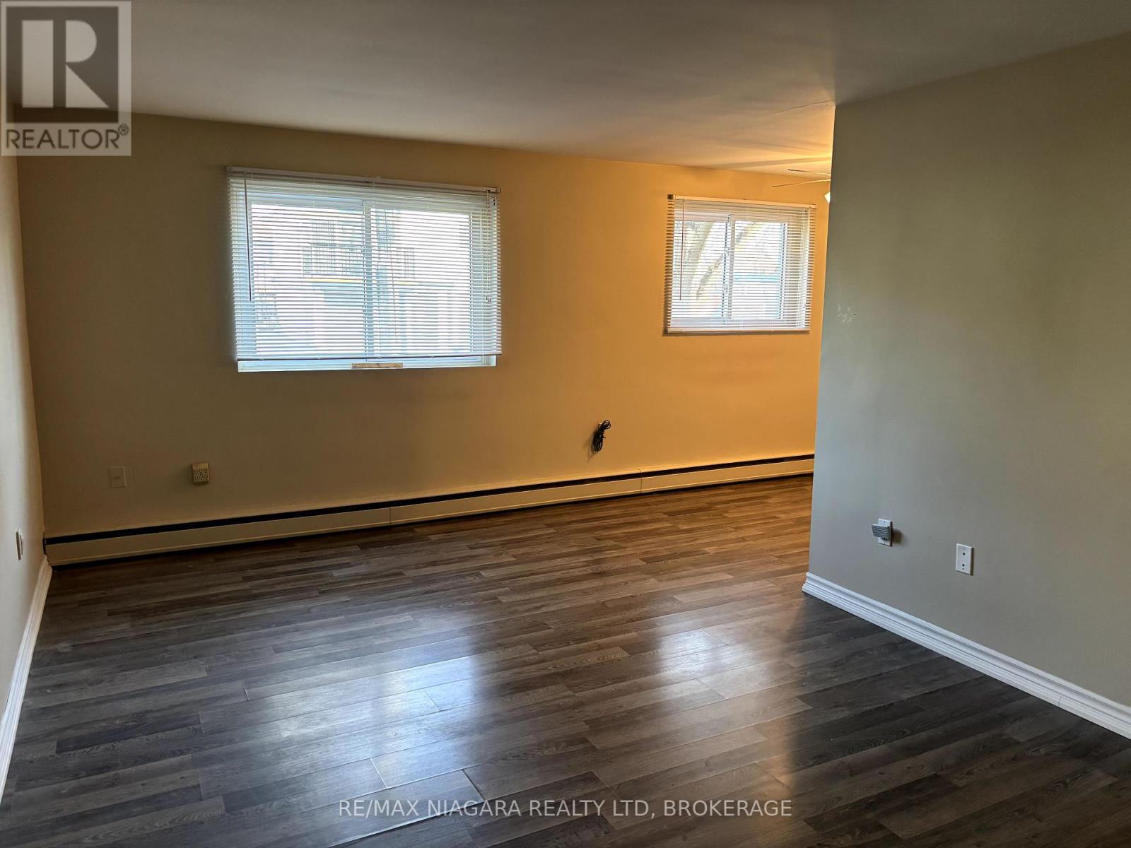 17 Simcoe Street, St. Catharines, Ontario  L2N 5C6 - Photo 8 - X12311155