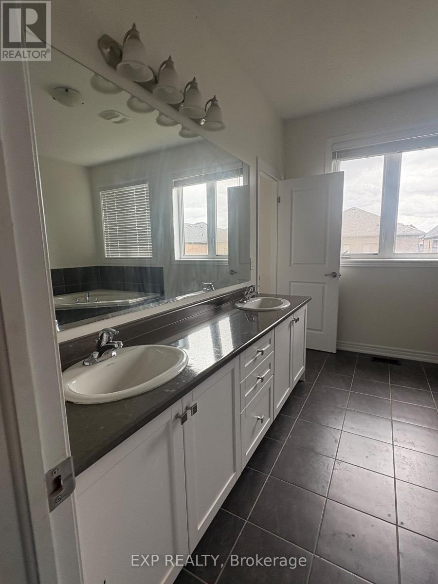 14 Alistair Crescent, Vaughan, Ontario  L0J 1C0 - Photo 10 - N12311096
