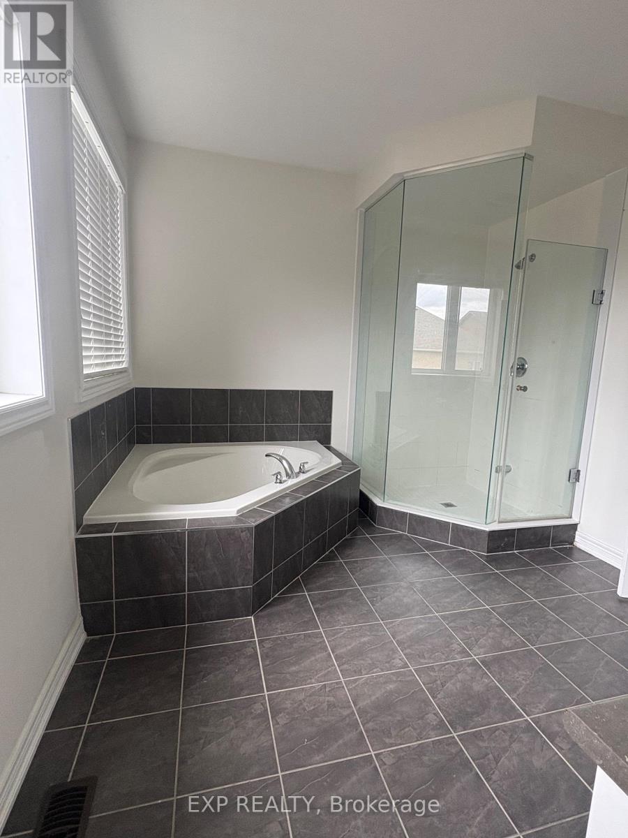 14 Alistair Crescent, Vaughan, Ontario  L0J 1C0 - Photo 11 - N12311096