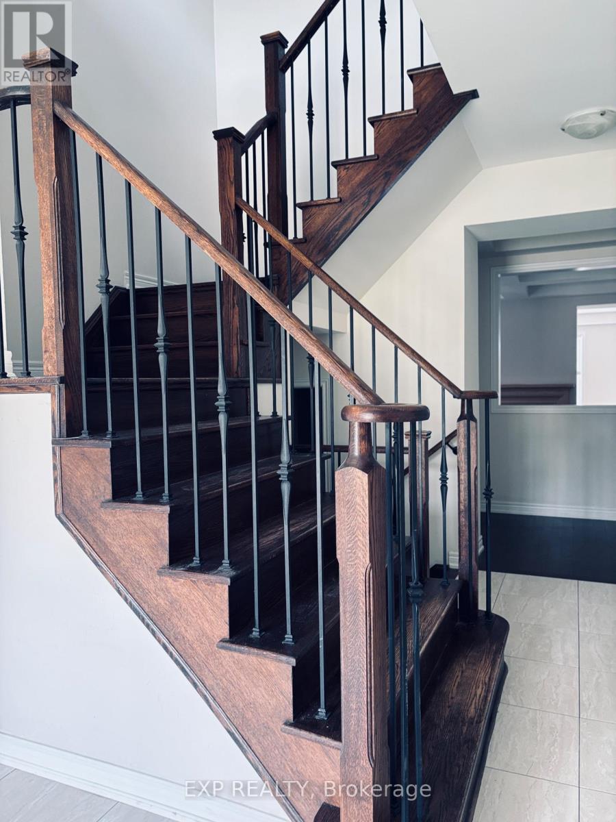 14 Alistair Crescent, Vaughan, Ontario  L0J 1C0 - Photo 8 - N12311096