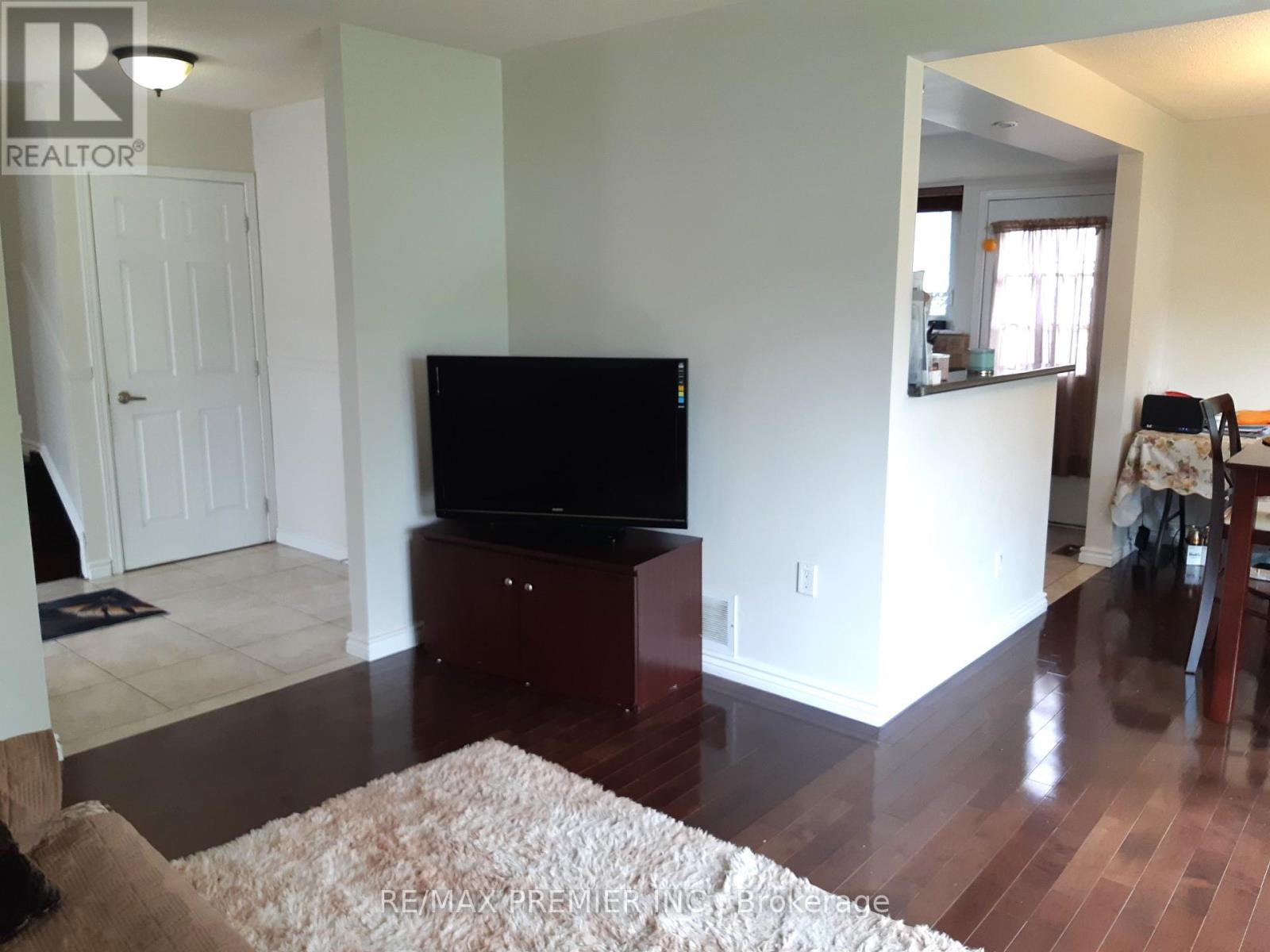 32 Dunblaine Crescent, Brampton (Southgate), Ontario  L6T 3H2 - Photo 11 - W12310937