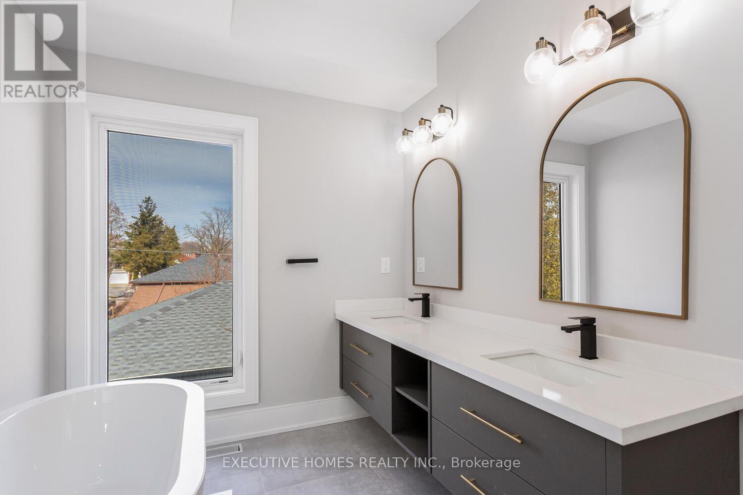 797 First Street, Mississauga, Ontario  L5E 1A3 - Photo 16 - W12311061