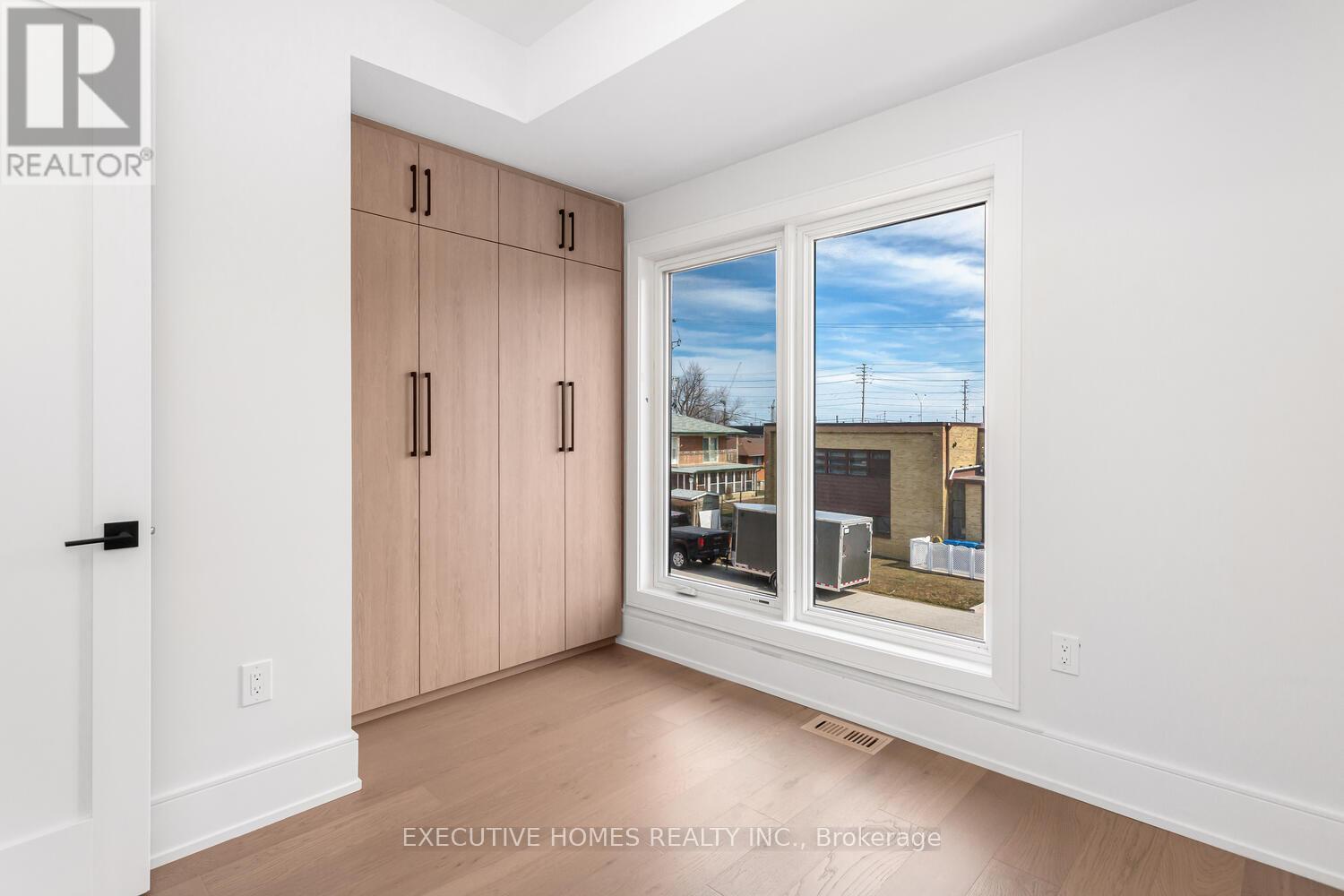 797 First Street, Mississauga, Ontario  L5E 1A3 - Photo 20 - W12311061