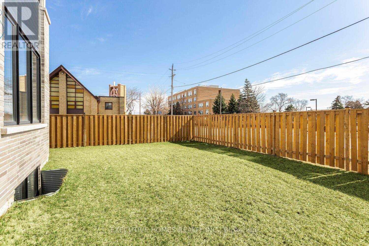 797 First Street, Mississauga, Ontario  L5E 1A3 - Photo 31 - W12311061