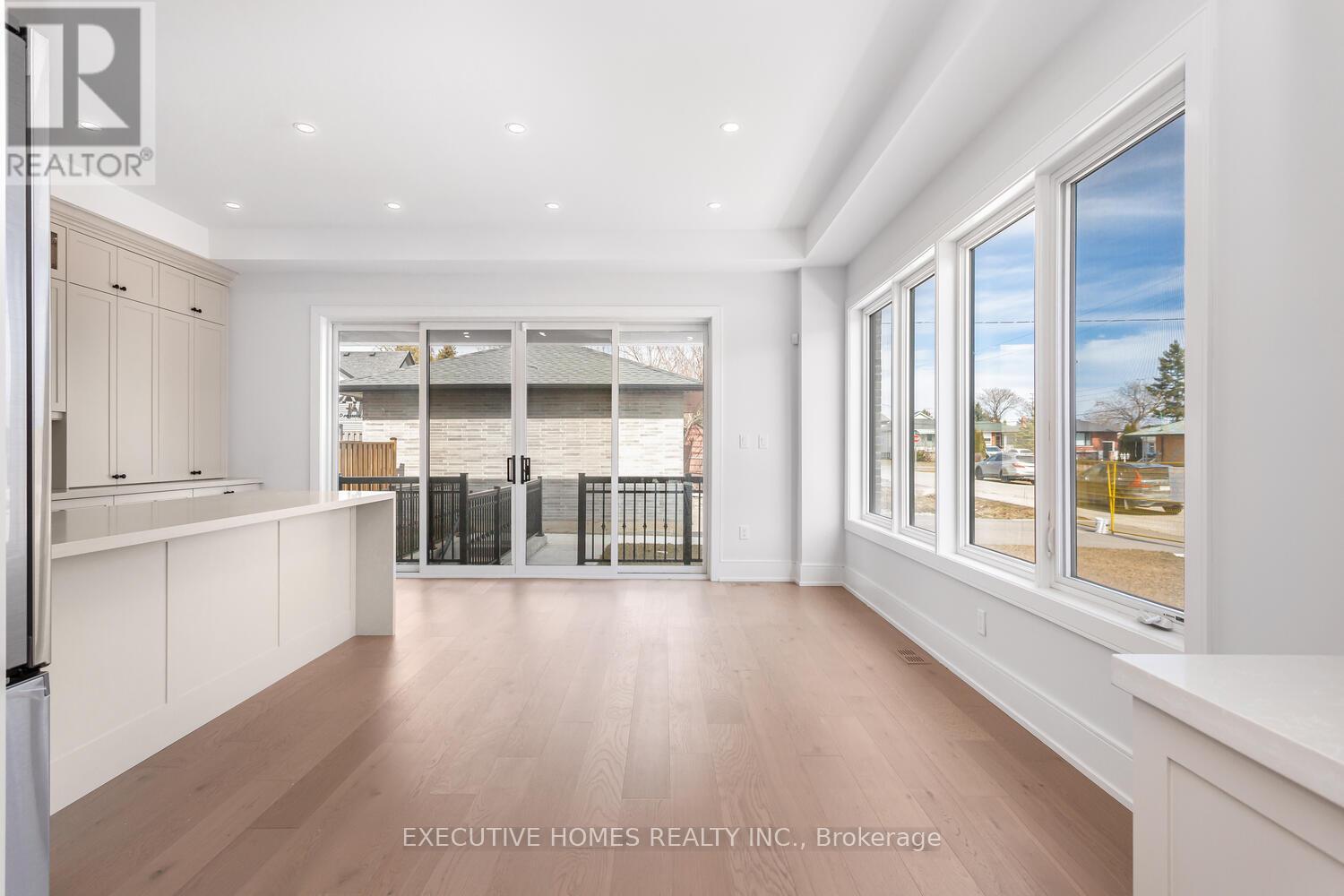 797 First Street, Mississauga, Ontario  L5E 1A3 - Photo 6 - W12311061
