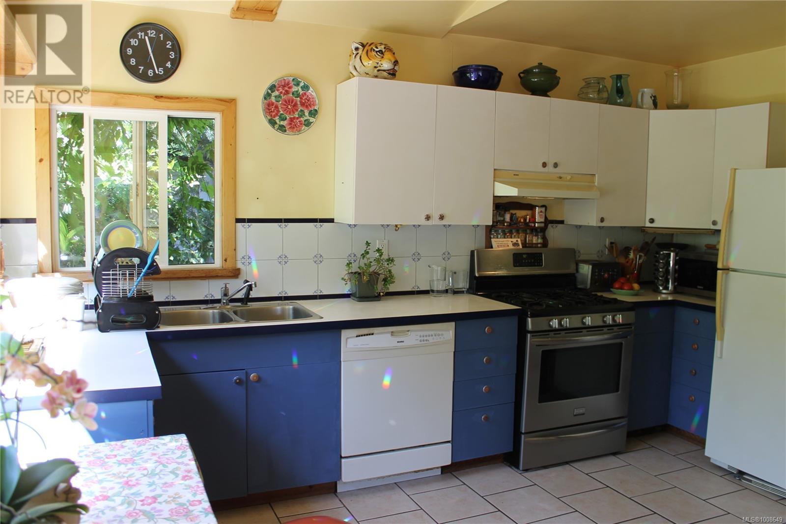 Property at 756 Marchmont Rd image 3