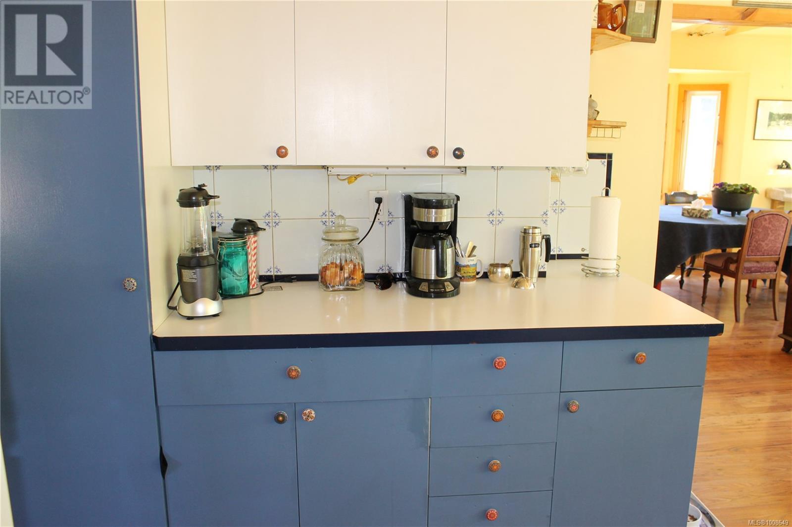 Property at 756 Marchmont Rd image 4