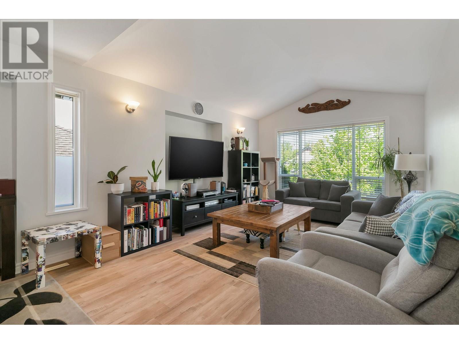 23788 Kanaka Way, Maple Ridge, British Columbia  V2W 1E5 - Photo 4 - R3031148