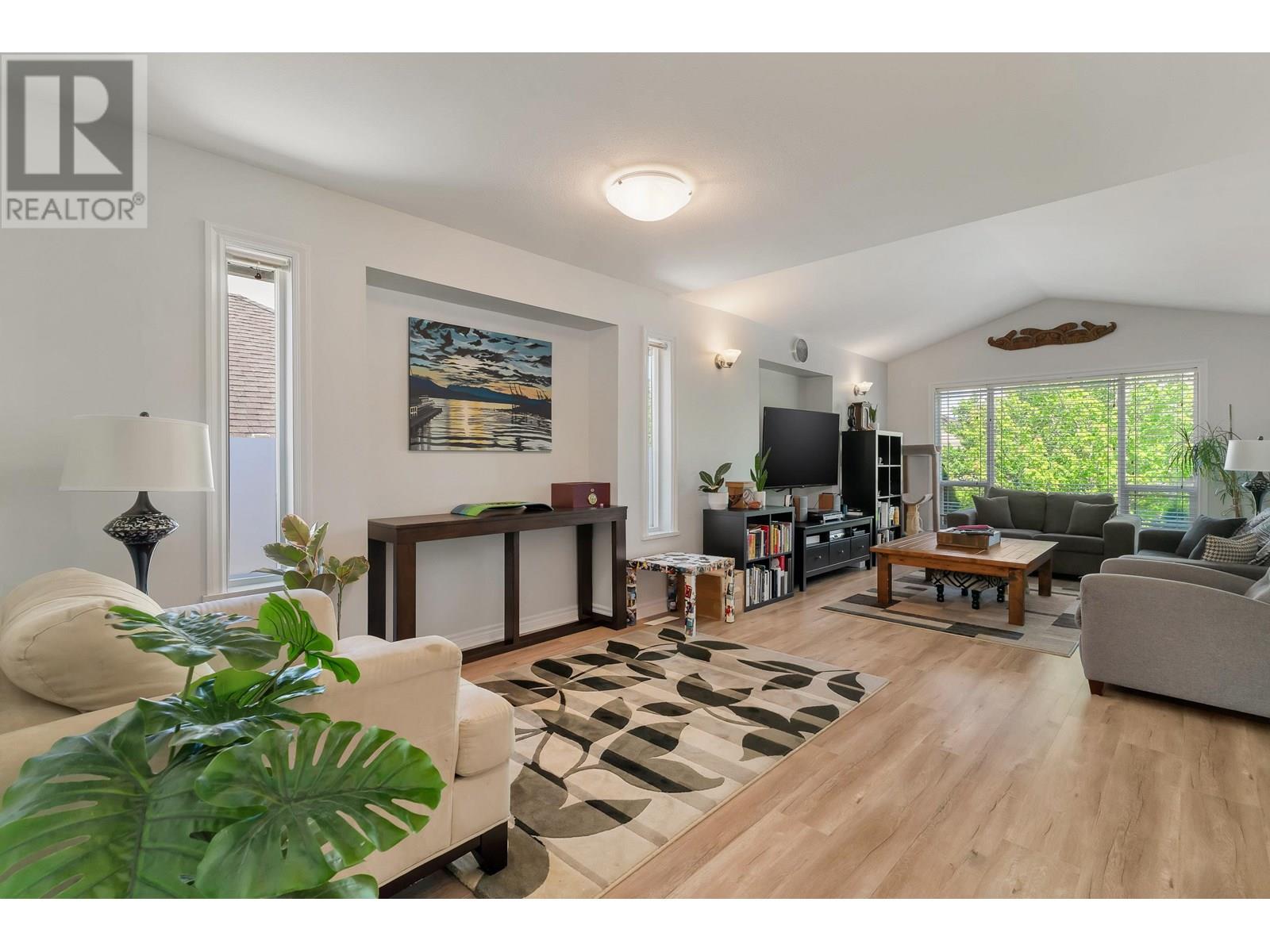 23788 Kanaka Way, Maple Ridge, British Columbia  V2W 1E5 - Photo 3 - R3031148