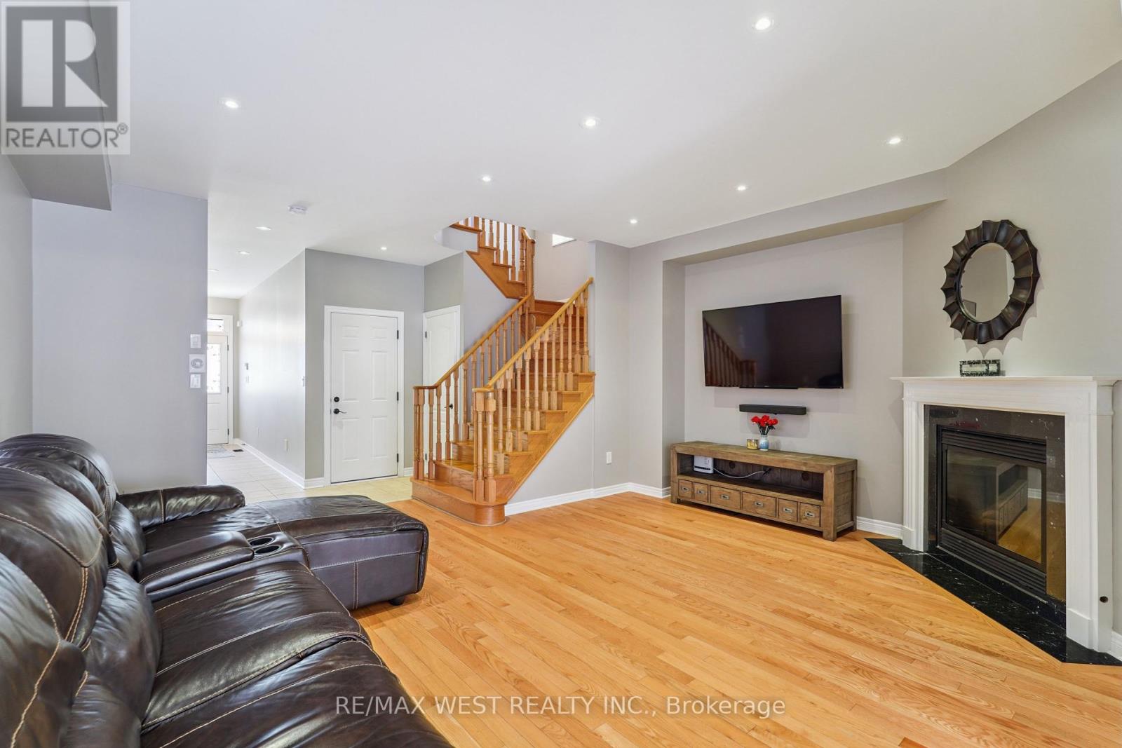 Property at 148 CHAYNA CRESCENT image 2
