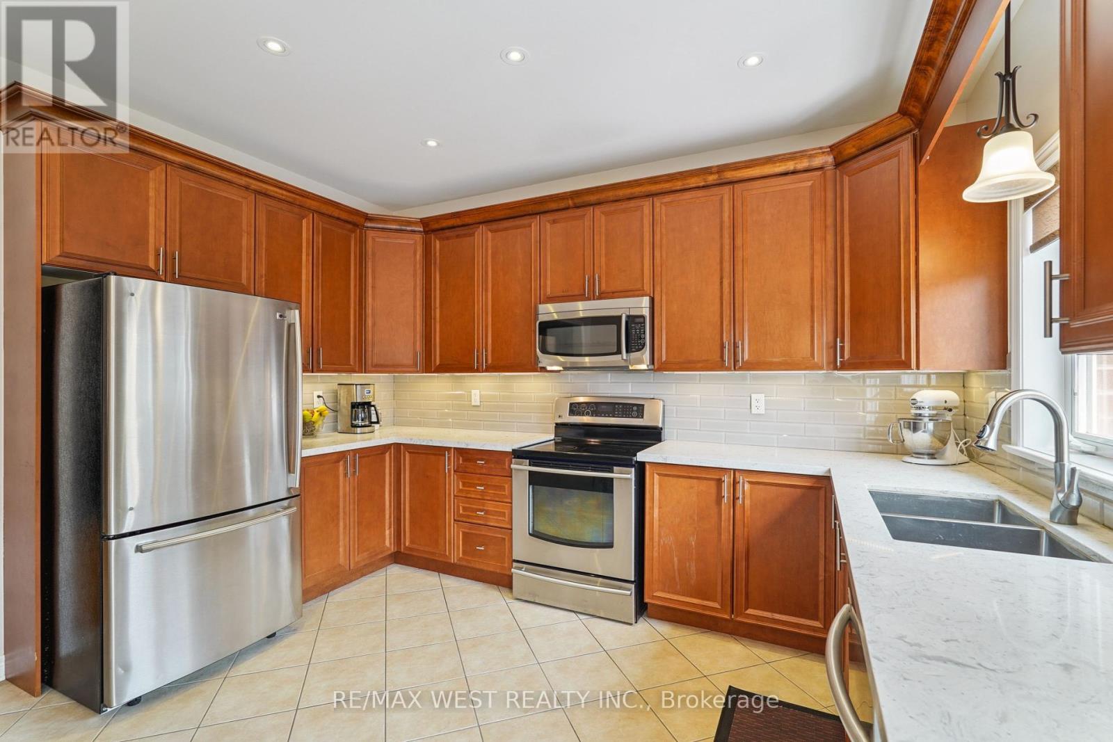 Property at 148 CHAYNA CRESCENT image 3