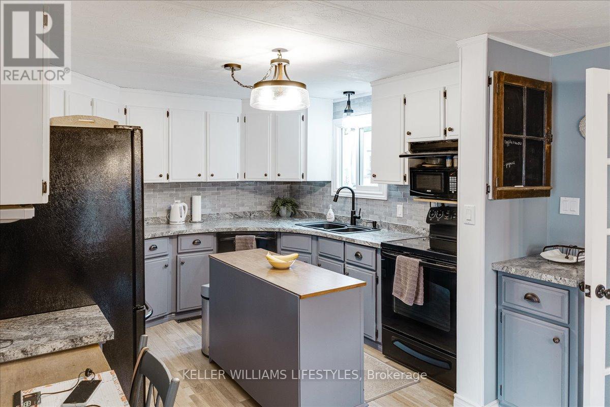 114 Pebble Beach Parkway, South Huron, Ontario  N0M 1T0 - Photo 15 - X12311225