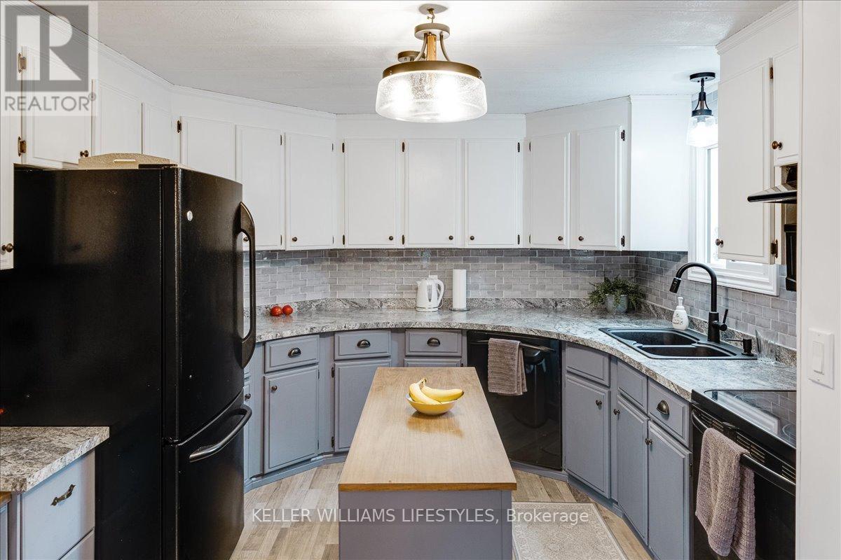 114 Pebble Beach Parkway, South Huron, Ontario  N0M 1T0 - Photo 16 - X12311225