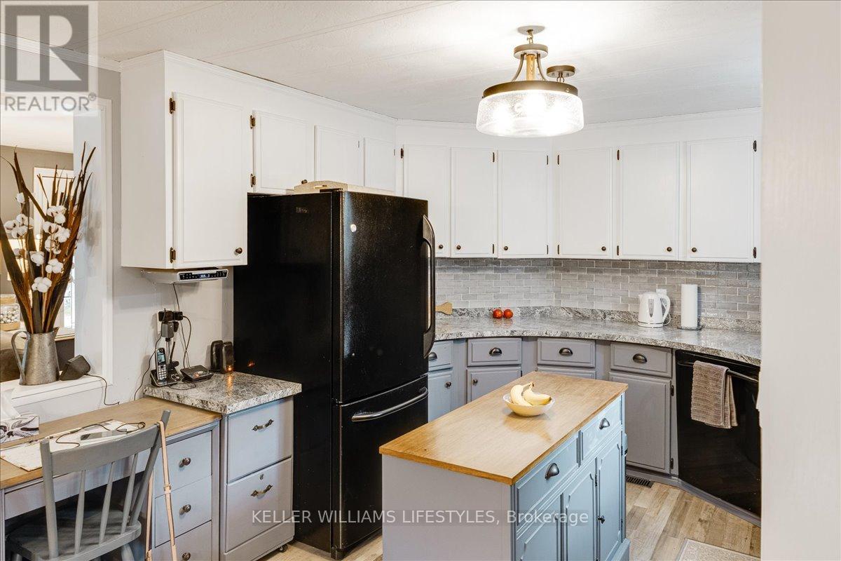 114 Pebble Beach Parkway, South Huron, Ontario  N0M 1T0 - Photo 17 - X12311225