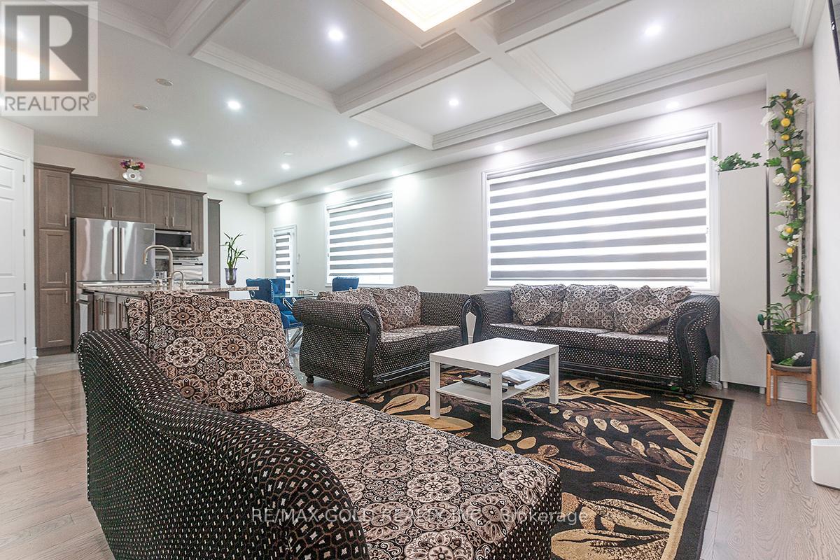 29 Michener Drive, Brampton, Ontario  L6R 4E9 - Photo 7 - W12304713