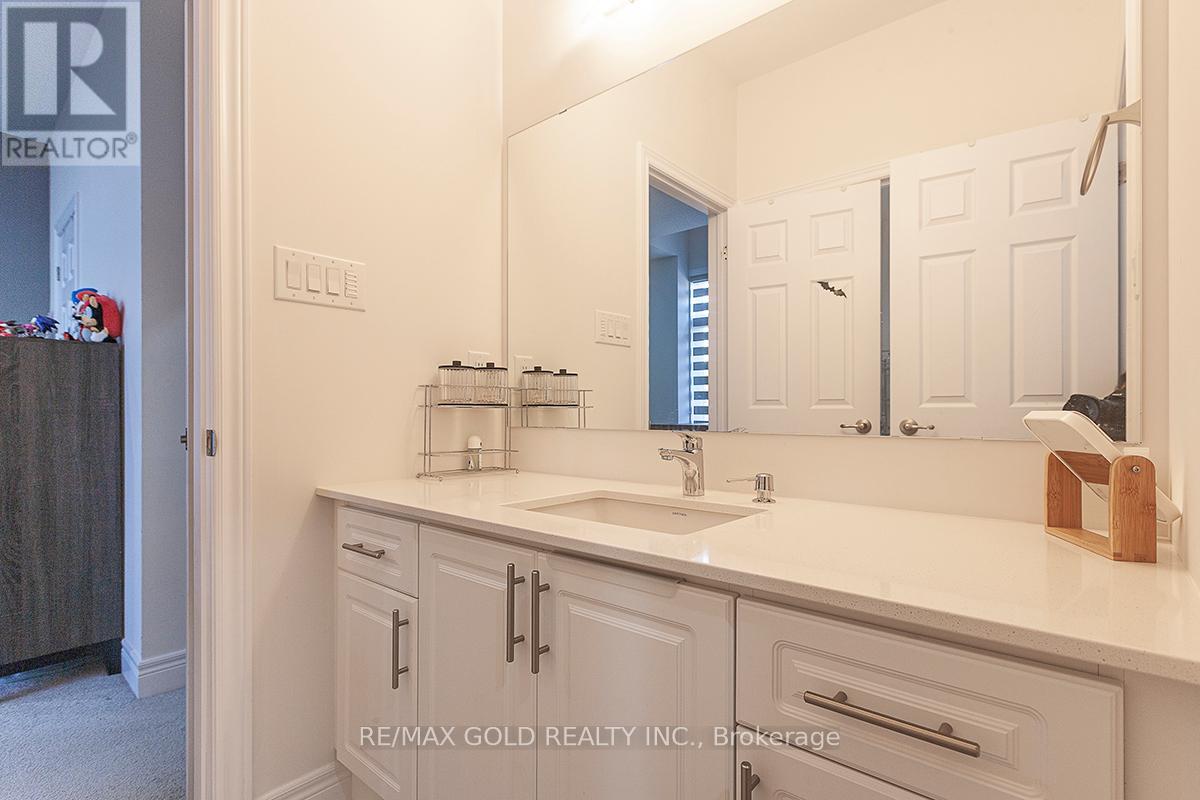 29 Michener Drive, Brampton, Ontario  L6R 4E9 - Photo 14 - W12304713
