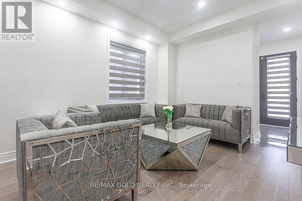 29 Michener Drive, Brampton, Ontario  L6R 4E9 - Photo 6 - W12304713