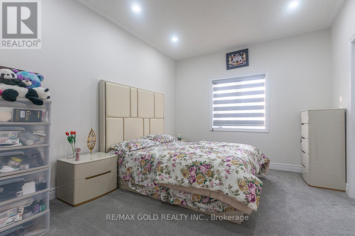 29 Michener Drive, Brampton, Ontario  L6R 4E9 - Photo 18 - W12304713